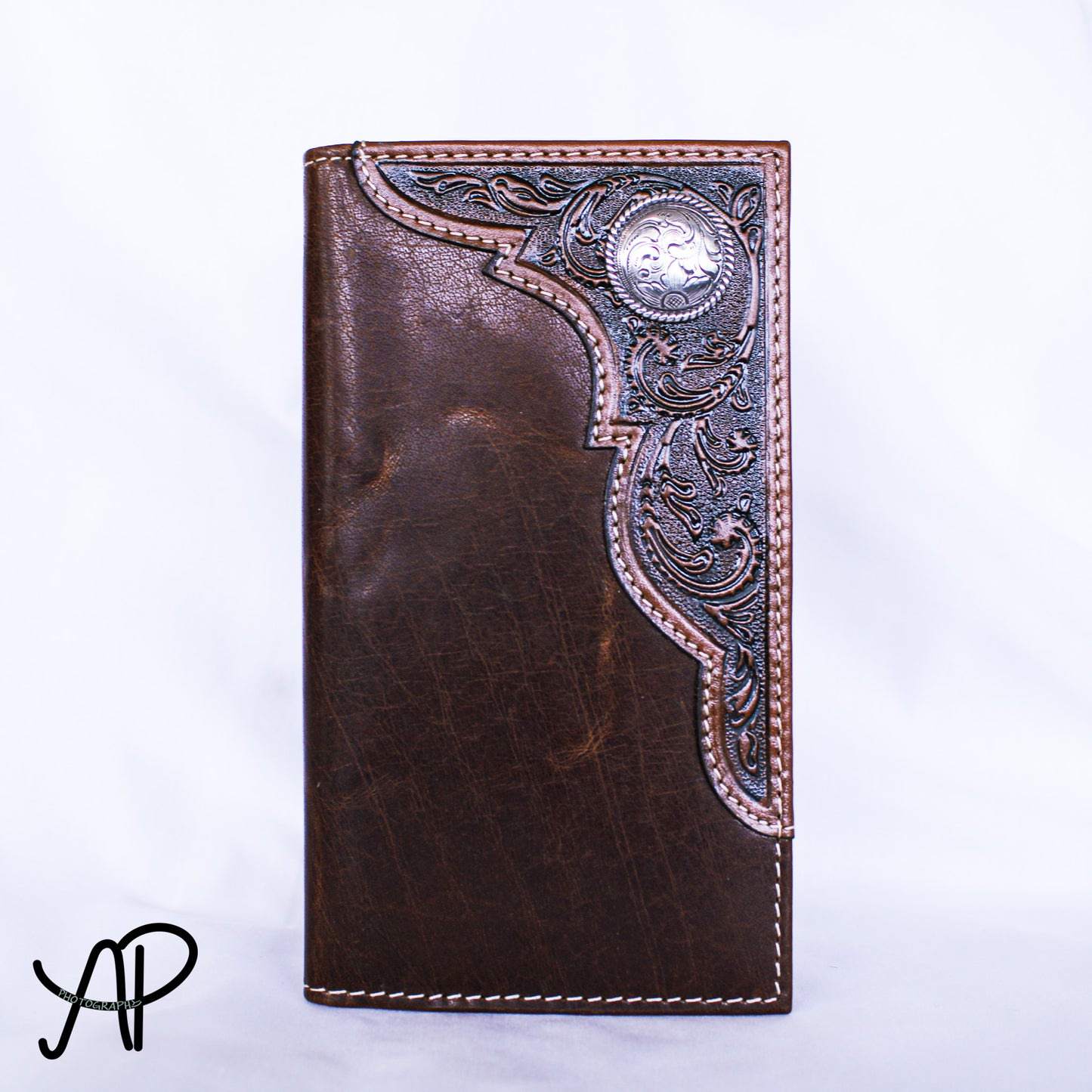 Ariat dark wallet with concho